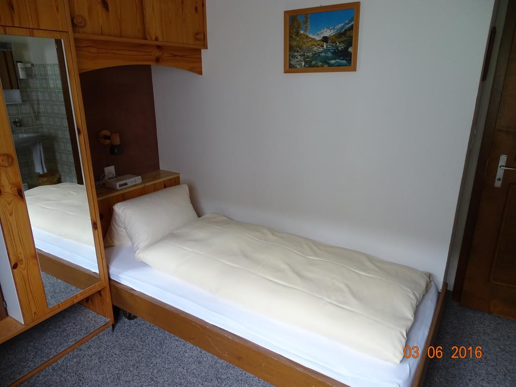 Hotel Old-Jnn Saas im Prattigau Room photo
