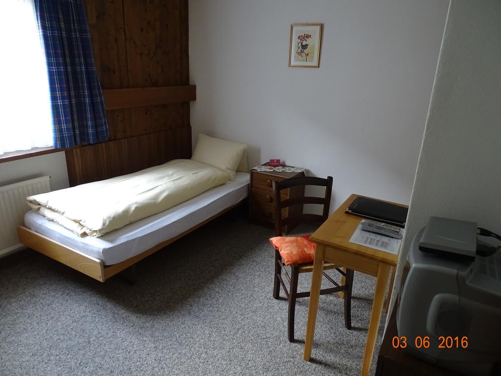 Hotel Old-Jnn Saas im Prattigau Room photo