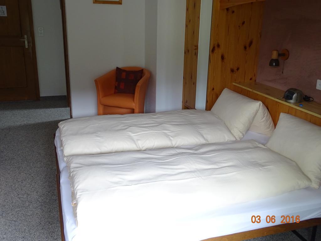 Hotel Old-Jnn Saas im Prattigau Room photo